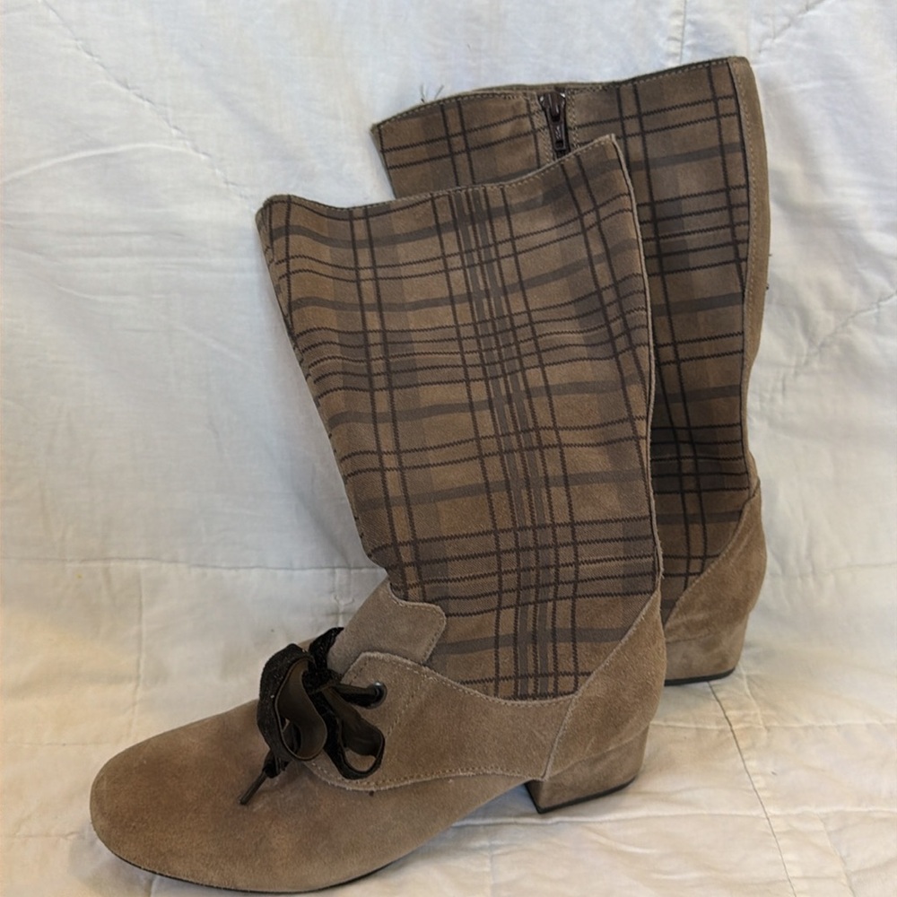 Born Crown Suede boots - Picture 2 of 5